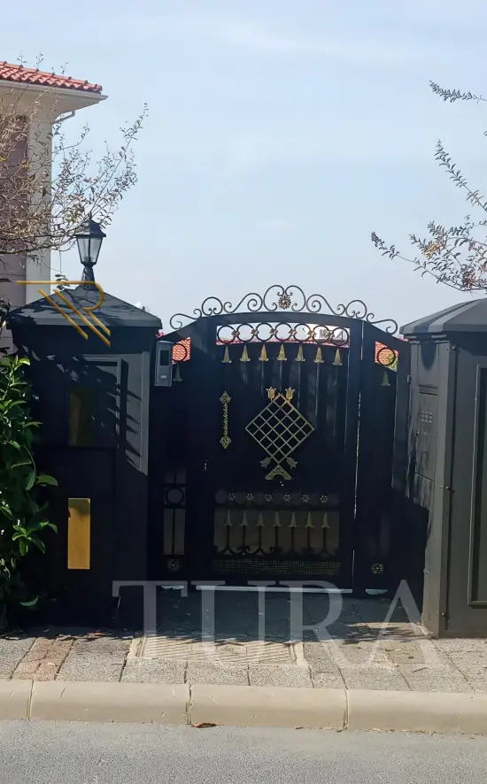 Villa kapıları
