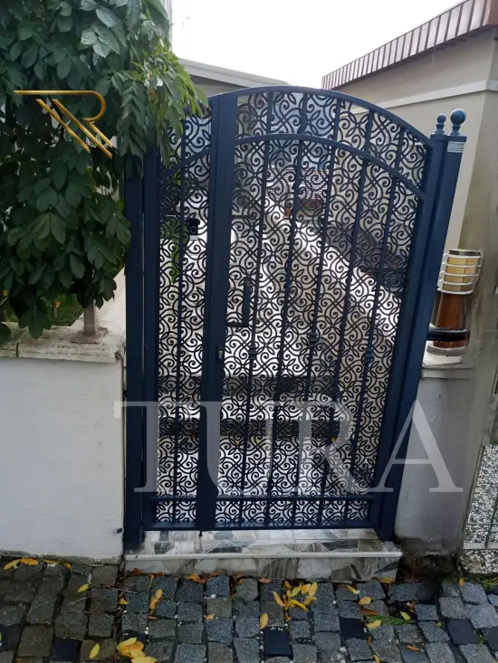 Bahçe kapısı 