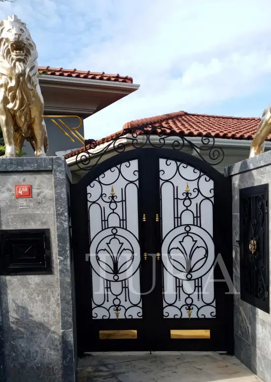 Bahçe kapısı 