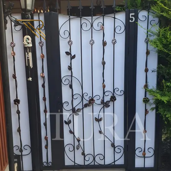 Bahçe kapısı 