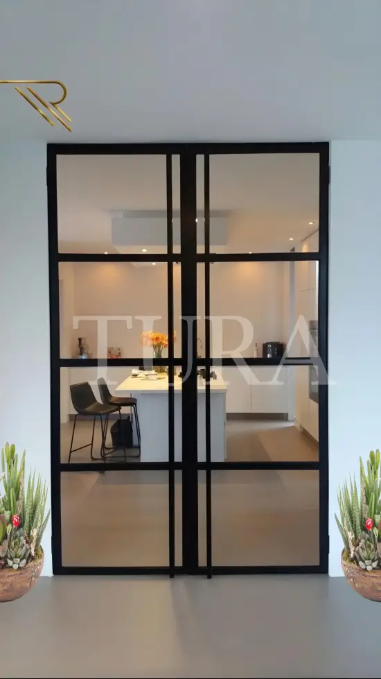 Salon kapısı 