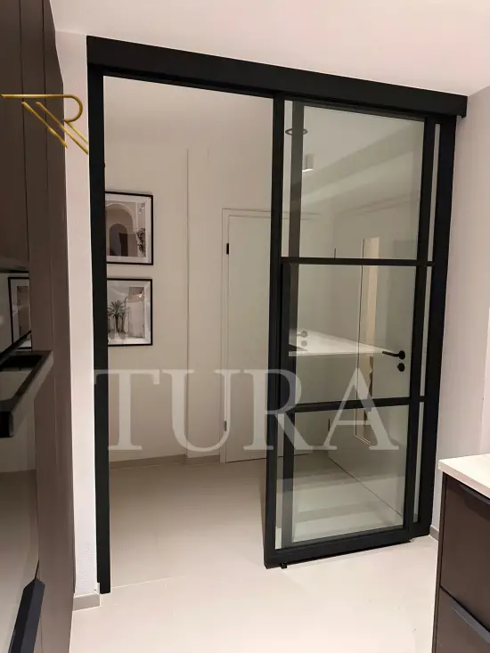 Salon kapısı 