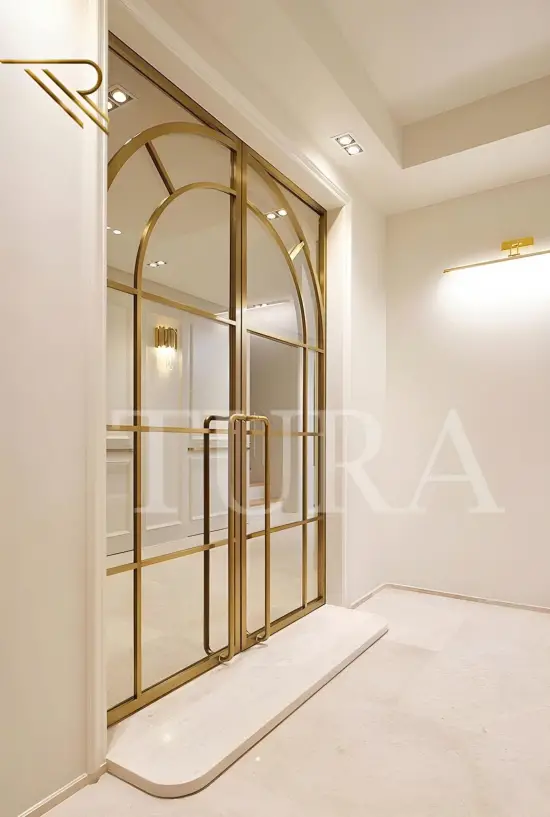 Salon kapısı 