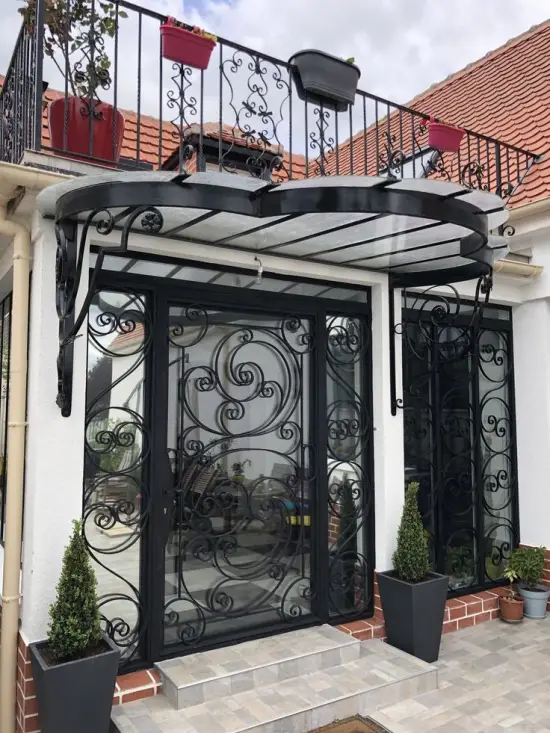 Apartman kapıları