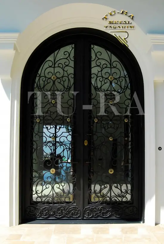 Villa kapısı