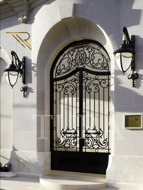 Villa kapısı