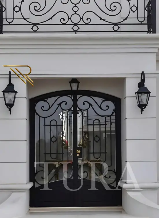 Apartman kapıları