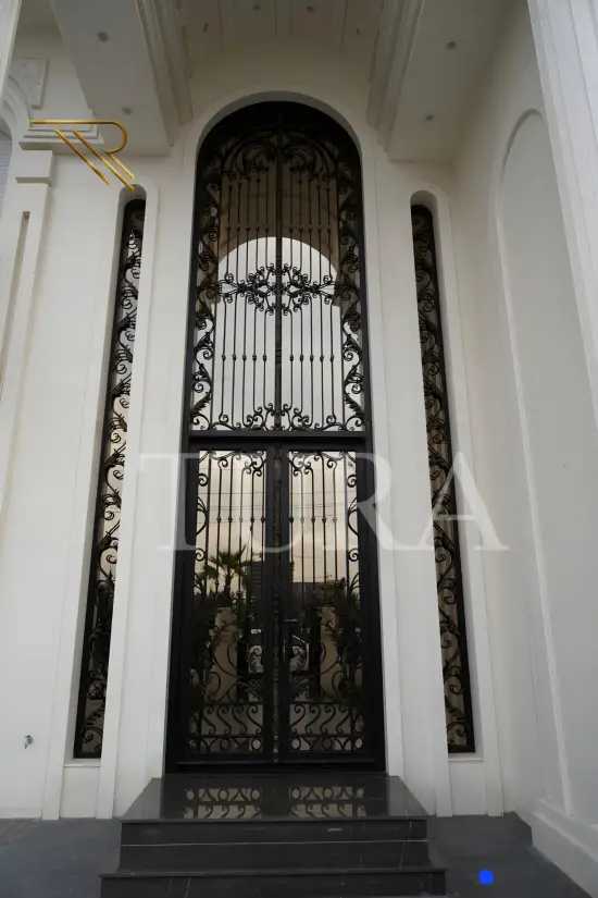 Villa kapısı 