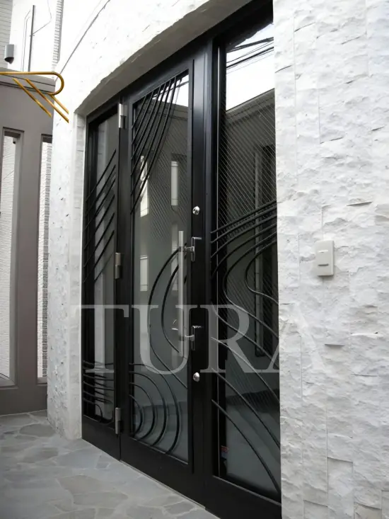 Apartman kapıları