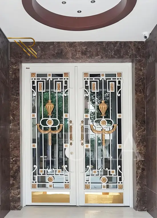 Apartman kapıları