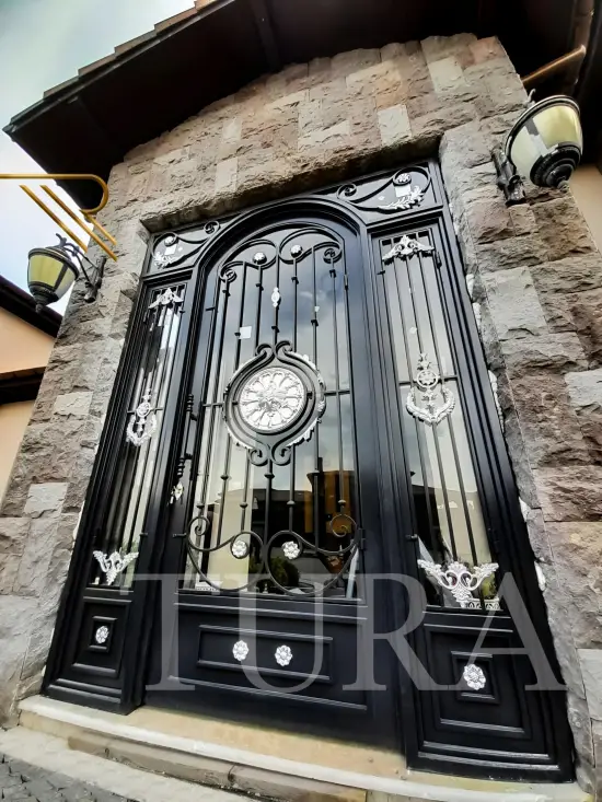 Apartman kapıları