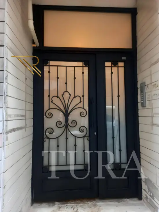 Apartman kapıları