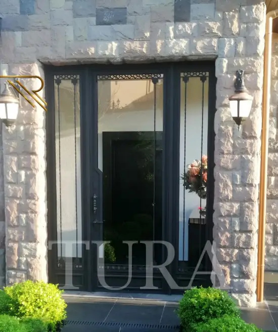 Apartman kapıları