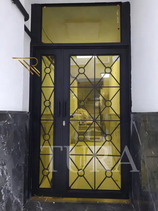 Apartman kapıları