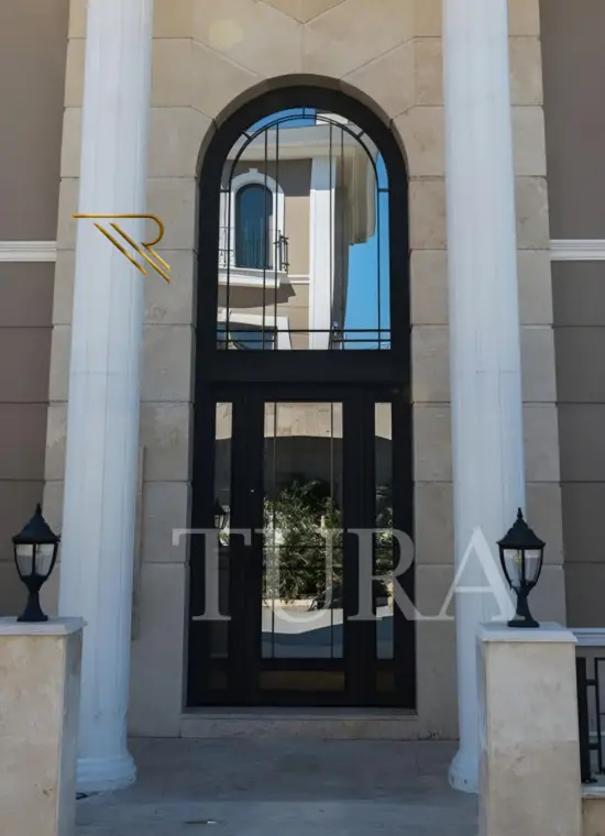 Apartman kapısı 