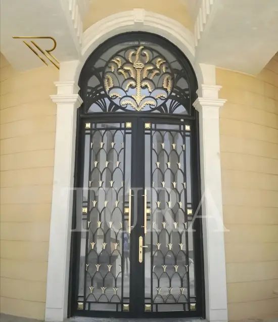 Apartman kapısı 